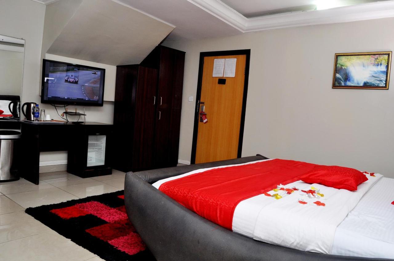 Primal Hotel Isaac John Gra Ikeja Exterior foto