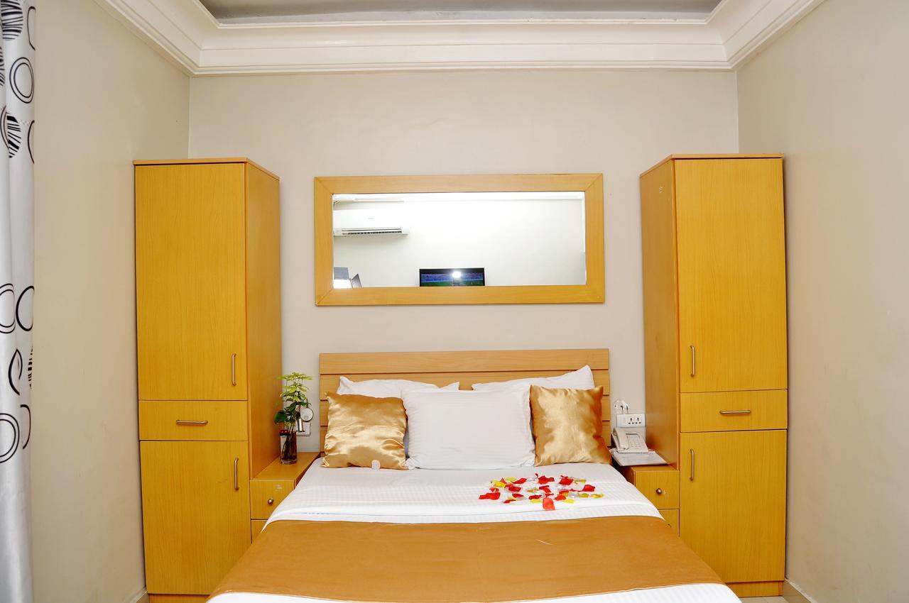 Primal Hotel Isaac John Gra Ikeja Exterior foto
